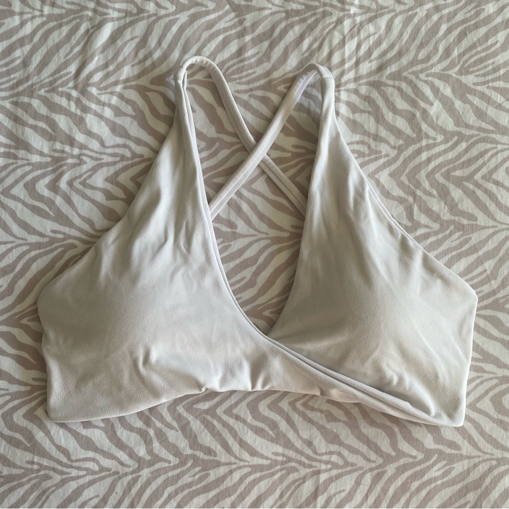 Cross Back Twist Front Plunge V-Neck Halter Sports Bra Top